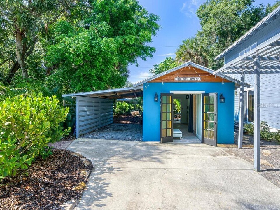 818 Windsor Dr in Sarasota, FL - Building Photo