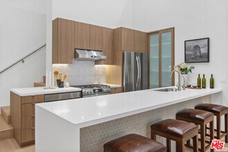 1025 Ocean Ave in Santa Monica, CA - Building Photo - Building Photo