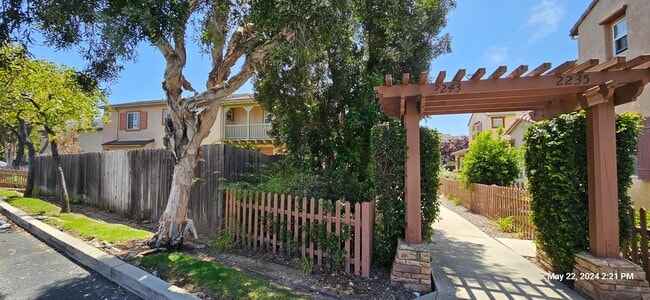 2243 Cottage Ln N in Santa Maria, CA - Building Photo - Building Photo