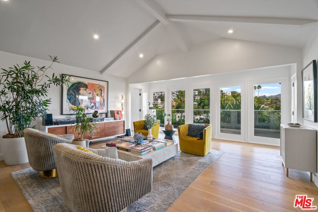 2071 Glencoe Way in Los Angeles, CA - Building Photo