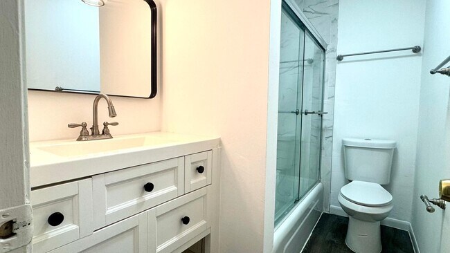 9005 Gaylord Dr in Houston, TX - Building Photo - Building Photo