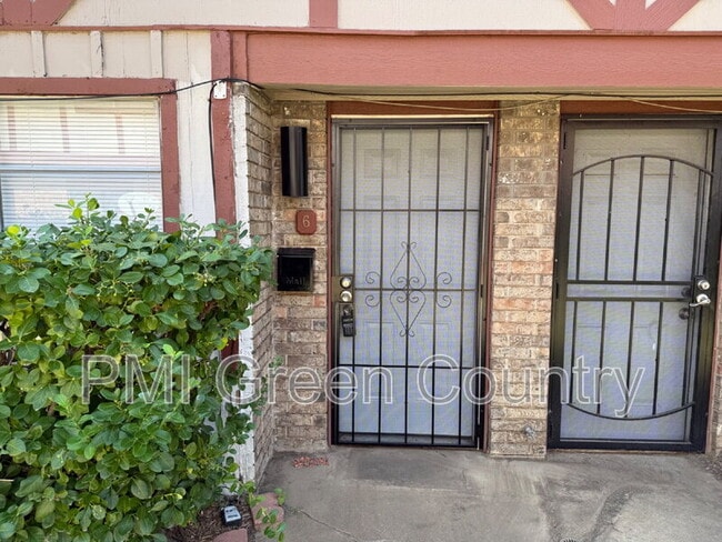 property at 4704 S Darlington Ave