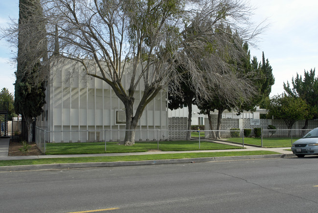 317-325 S B St in Madera, CA - Building Photo - Building Photo