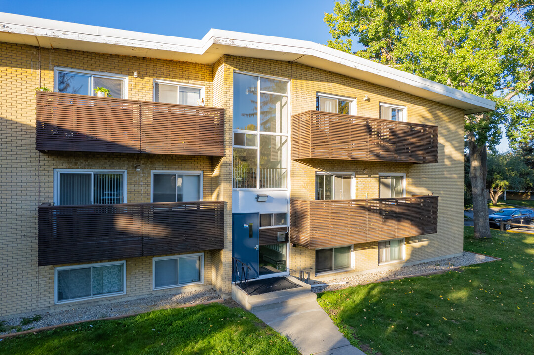 University Pointe in Calgary, AB - Building Photo