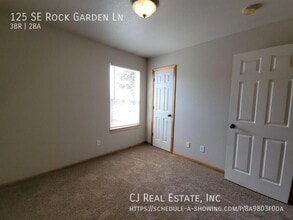 125 SE Rock Garden Ln in Blue Springs, MO - Building Photo - Building Photo