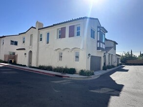 335 S Carson Ct in Rialto, CA - Building Photo - Building Photo