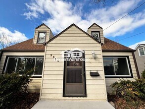 3610 64th St in Urbandale, IA - Building Photo - Building Photo