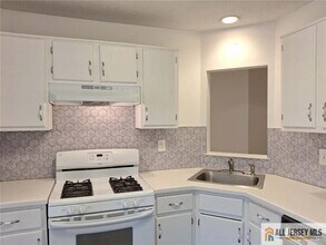 9 Chatham Square in Sayreville, NJ - Building Photo - Building Photo