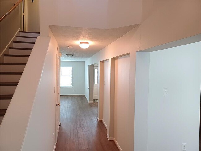 13414 Beechglen Ln in Houston, TX - Building Photo - Building Photo