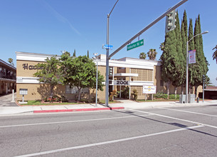 Hacienda Plaza Apartments in La Puente, CA - Foto de edificio - Building Photo