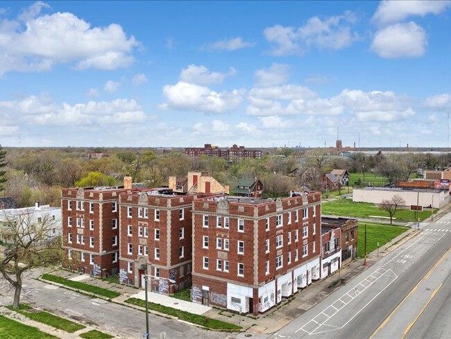 Richton Apartments in Highland Park, MI - Building Photo - Primary Photo