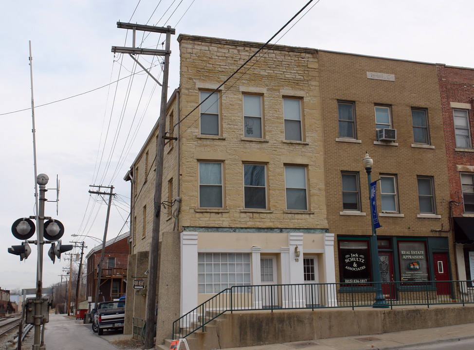 18 W 9th St in Lockport, IL - Building Photo