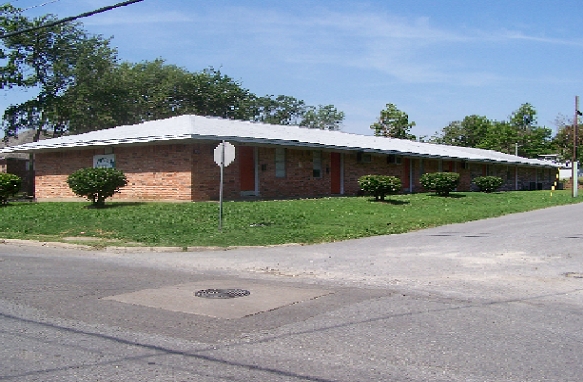 Lamplight Lodge in Commerce, TX - Foto de edificio - Building Photo