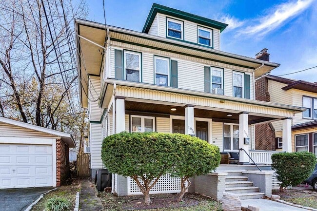 1054 Hunterdon St, Unit 302 in Newark, NJ - Building Photo - Building Photo