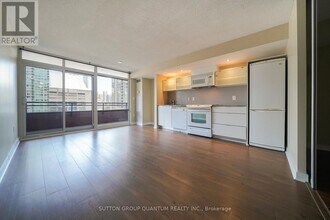 705-4k Spadina Ave. in Toronto, ON - Building Photo - Building Photo
