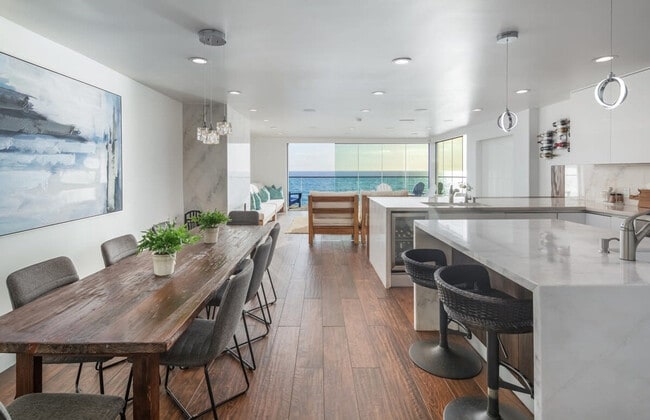 1062 Neptune Ave in Encinitas, CA - Building Photo - Building Photo