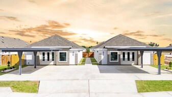 1408 S Xanthia St, Unit 3 in Alton, TX - Building Photo