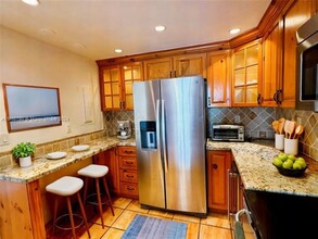 2625 Collins Ave, Unit 607 in Miami, FL - Foto de edificio - Building Photo