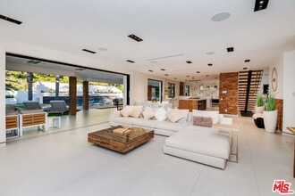 25879 Chalmers Pl in Calabasas, CA - Building Photo - Building Photo