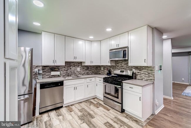 6012 Westchester Park Dr