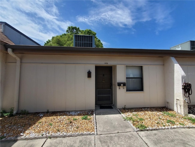 property at 1406 Arrowhead Cir W