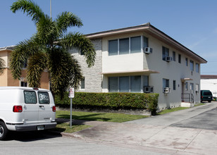 111 Antiquera Ave in Miami, FL - Building Photo - Building Photo