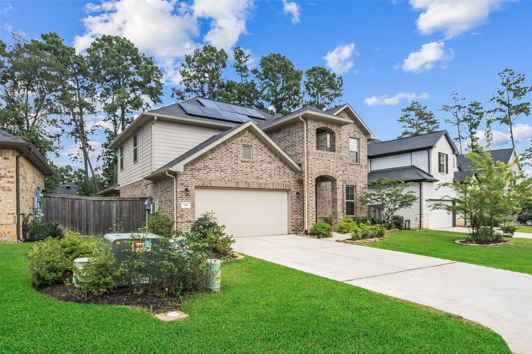 316 Silver Carp Trl in Willis, TX - Building Photo