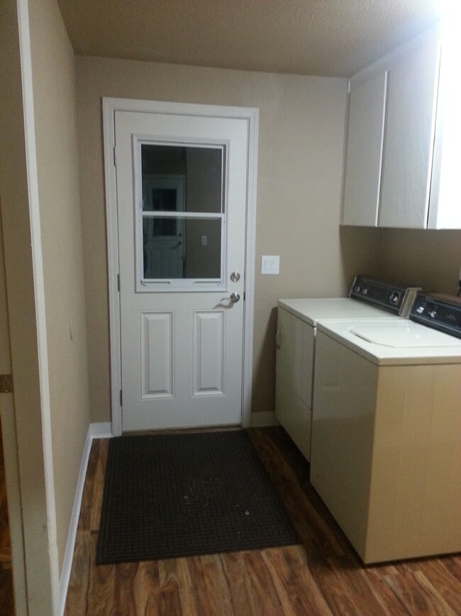 2654 N Foothill Road in Medford, OR - Building Photo - Building Photo