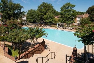 Amberleigh in Fairfax, VA - Foto de edificio - Building Photo