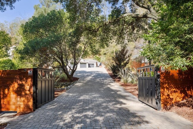 property at 31 Gold Hill Grde