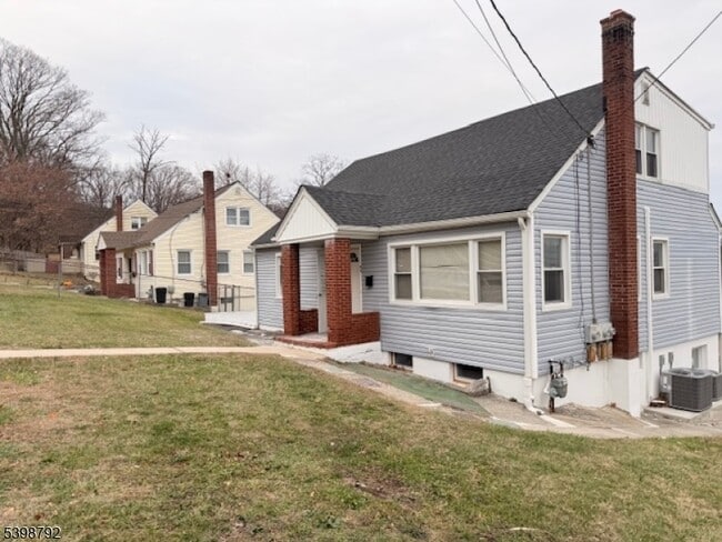 83 Academy St in Dover, NJ - Foto de edificio - Building Photo