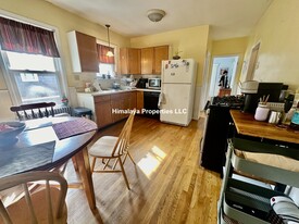 82 Quincy St, Unit #2 Apartamentos