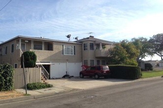 4860 N Lakewood Blvd in Long Beach, CA - Building Photo - Building Photo