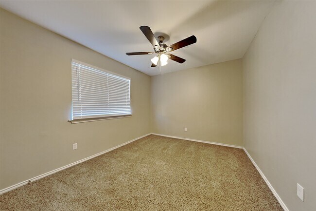 19710 Twisted Creek Dr in Tomball, TX - Building Photo - Building Photo