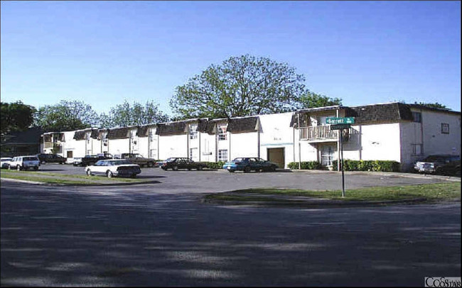 Villa Garrett Apartments in Dallas, TX - Foto de edificio - Building Photo