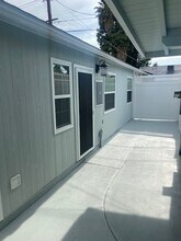 8141 Garden Grove Ave in Los Angeles, CA - Building Photo - Building Photo