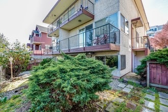 5-Unit Apartment in Seattle, WA - Foto de edificio - Building Photo