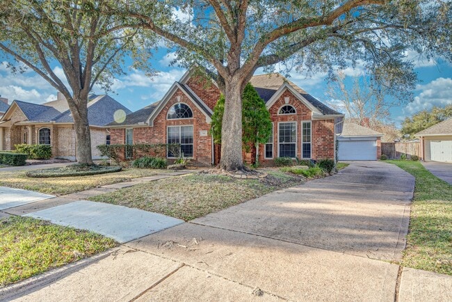 7111 Glenwood Dr in Sugar Land, TX - Building Photo - Building Photo