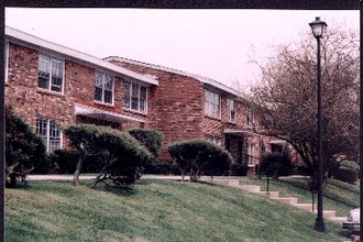 Berry Oxford Townhouse Apartments in Latham, NY - Building Photo - Building Photo