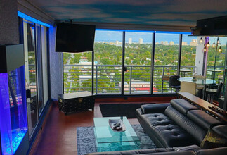 1720 Harrison St, Unit 16E in Hollywood, FL - Building Photo - Building Photo