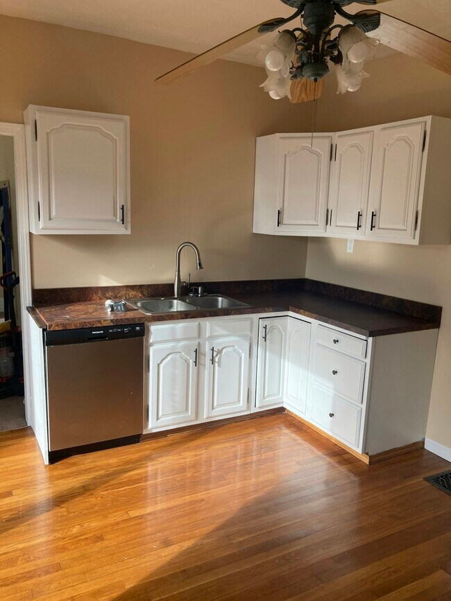 1316 4th Ave in Beaver Falls, PA - Building Photo - Building Photo