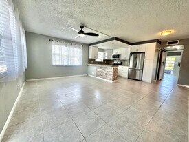 249 Newport P in Deerfield Beach, FL - Building Photo