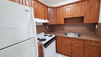 1008 NW 45th Ave in Miami, FL - Building Photo - Building Photo