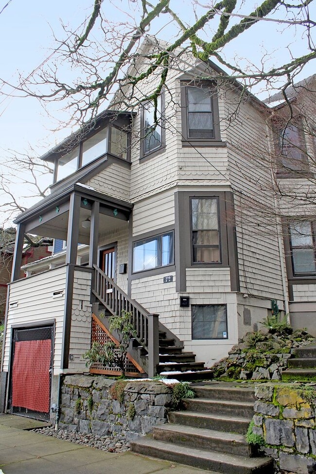 3719 S Hood Ave in Portland, OR - Building Photo - Building Photo