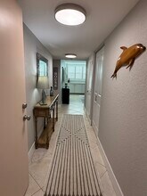 7560 Bay Island Dr S in South Pasadena, FL - Foto de edificio - Building Photo