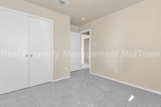 411 Cranbrook Ln in Grand Prairie, TX - Building Photo - Building Photo