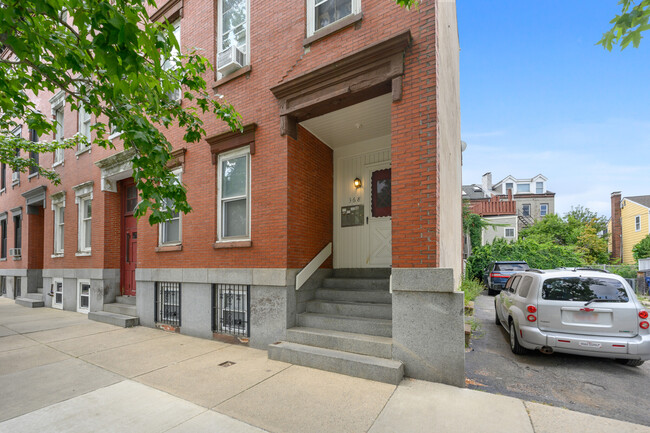 368 Main St in Boston, MA - Foto de edificio - Building Photo