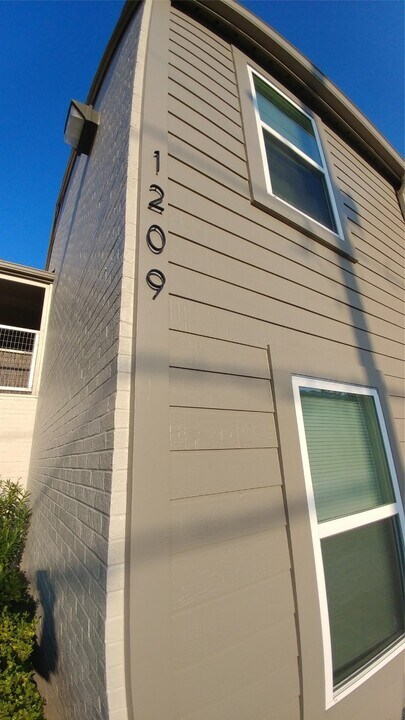 1209 Herkimer St in Houston, TX - Building Photo
