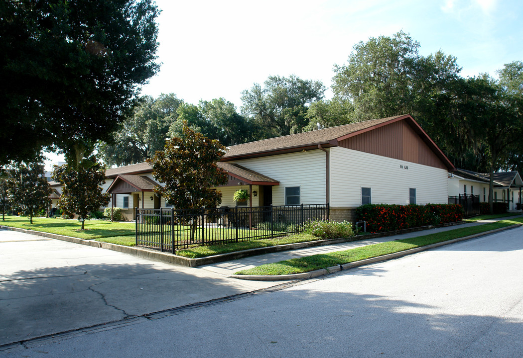 111 Lee Ave in Sanford, FL - Building Photo