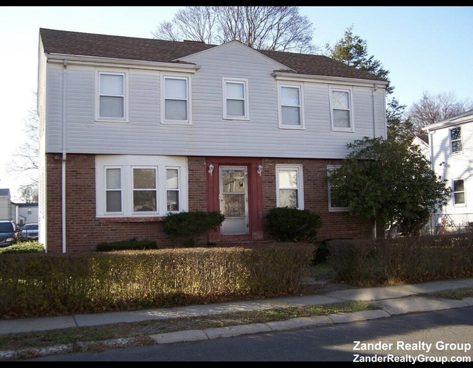 47 Newcroft Cir in Boston, MA - Building Photo